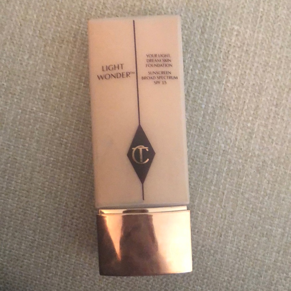 Charlotte Tilbury Light Wonder foundation